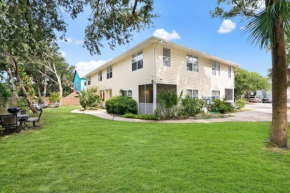 1 Block From St Aug Beach and A Street, Boho Apt with Tropical Vibes, Patio, 3 Parking Spots